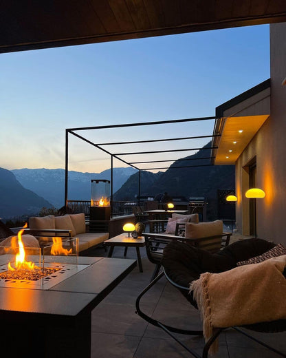 Planika Square Table Feuerstelle Gas mit Tisch Outdoor - Außenkamin Feuerstelle Outdoor Terrassenfeuer Balkonfeuerstelle Feuerschale Tisch - Feuertisch mit Abdeckung